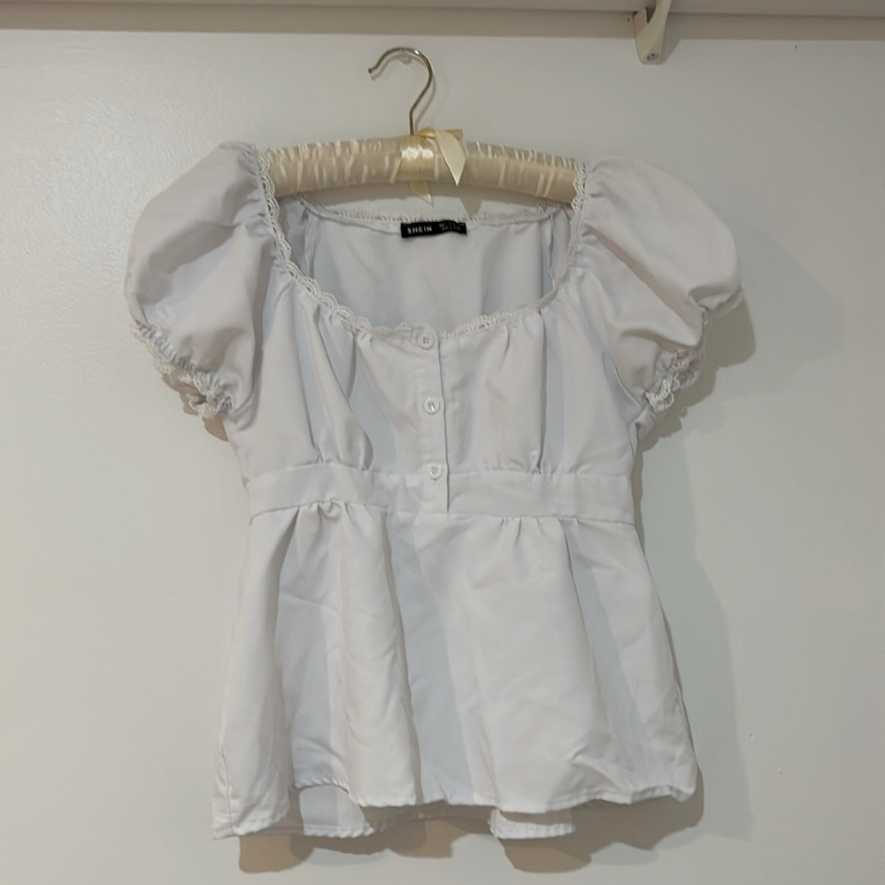 White top with buttons and puffy sleeves